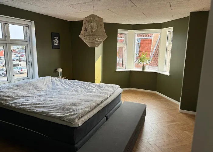 Stort Ved Havnen I Centrum Villa